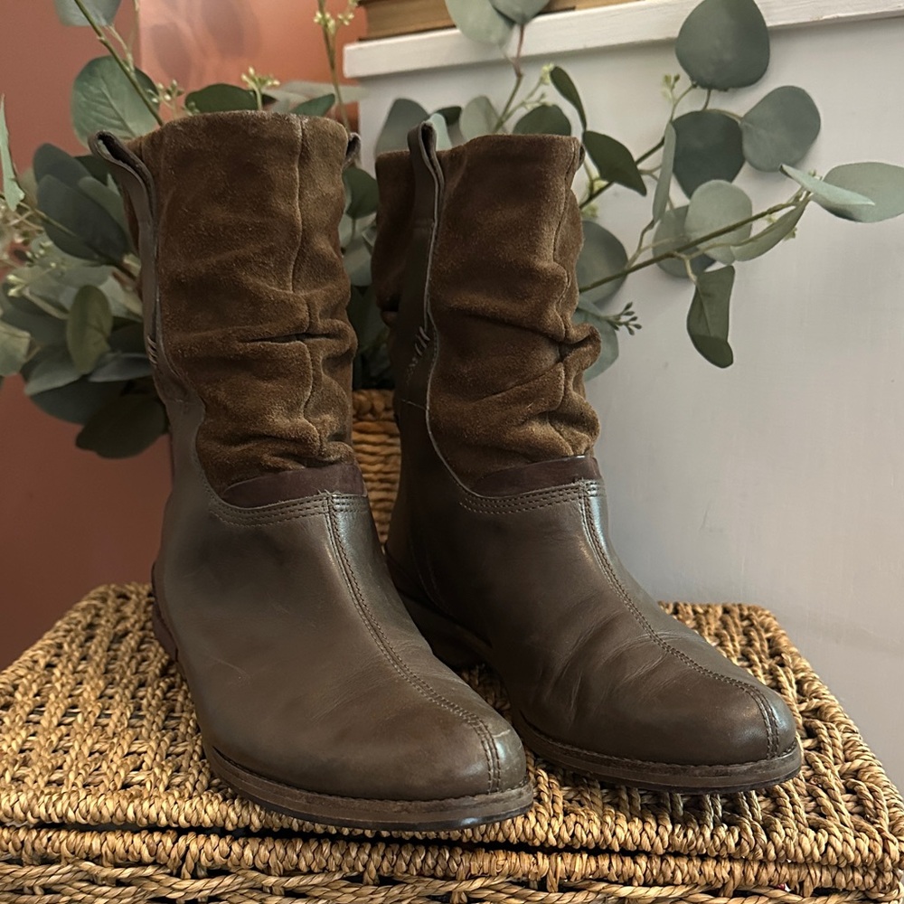 Patagonia Women’s Addie Peat Brown Suede leather 6 slouch almond toe Boots